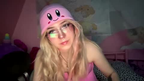 Snapshot of spookysanrihoe chatting on 03/08/25, 03:50 Pixie online show from 03/08/25, 03:50