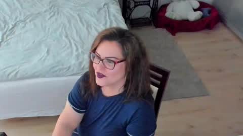 Kim online show from 11/12/25, 09:10