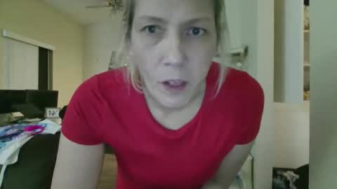 Snapshot of squirtingduo chatting on 12/05/25, 02:09 SquirtingDuo online show from 12/05/25, 02:09