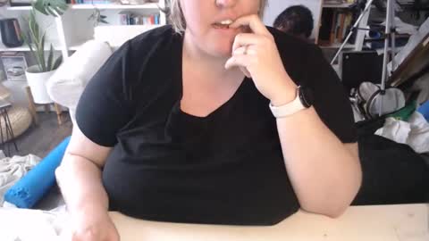 Messi Jessi online show from 05/05/26, 02:36