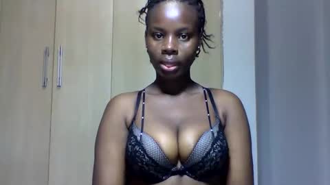 Snapshot of squiter_girlie chatting on 11/02/25, 05:21 Squiter online show from 11/02/25, 05:21