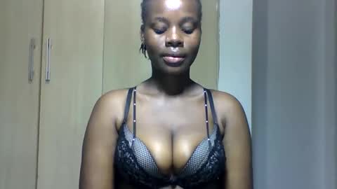 Snapshot of squiter_girlie chatting on 11/12/25, 05:52 Squiter online show from 11/12/25, 05:52