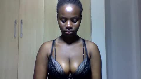 Snapshot of squiter_girlie chatting on 11/21/25, 05:06 Squiter online show from 11/21/25, 05:06