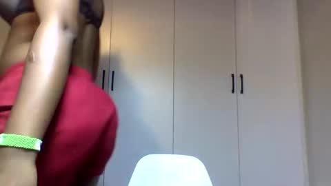 Snapshot of squiter_girlie chatting on 12/01/25, 04:50 Squiter online show from 12/01/25, 04:50