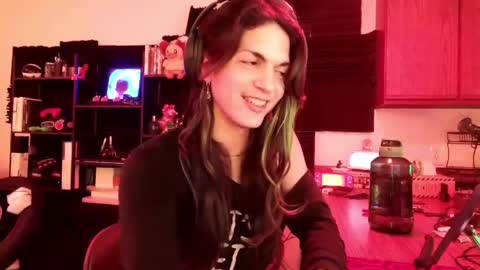 Snapshot of squrlgurl chatting on 04/03/26, 03:04 Earthling Gurl Michelle Allergy online show from 04/03/26, 03:04