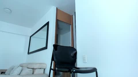 Snapshot of sr_smit_hot chatting on 05/31/26, 04:03 ANDR online show from 05/31/26, 04:03
