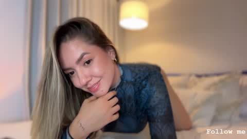 Snapshot of srta__sophie chatting on 05/29/26, 01:36 Sophie 3 online show from 05/29/26, 01:36