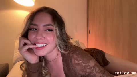 Snapshot of srta__sophie chatting on 06/05/26, 02:18 Sophie 3 online show from 06/05/26, 02:18
