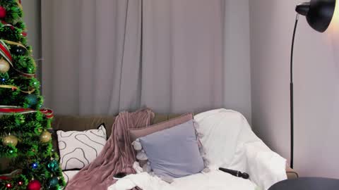 Alexandra online show from 12/25/24, 09:43