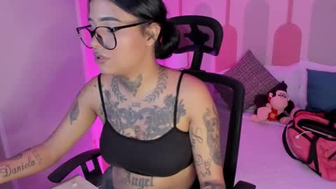 ssharolot   online show from 02/05/26, 03:27