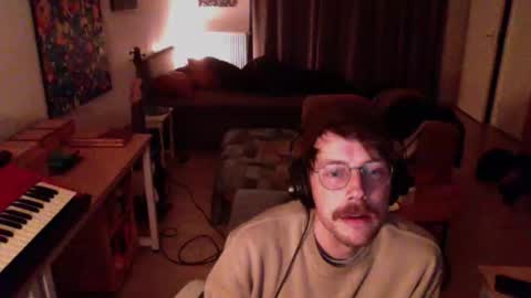 Snapshot of ssnttsnttsnss chatting on 12/05/24, 02:42 Roger online show from 12/05/24, 02:42