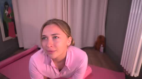 Snapshot of sssecretgirlfriend chatting on 09/11/25, 09:37 Kate online show from 09/11/25, 09:37