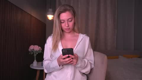 Snapshot of sssecretgirlfriend chatting on 09/13/25, 07:13 Kate online show from 09/13/25, 07:13