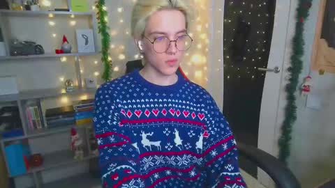 Snapshot of st_koshin chatting on 12/10/24, 03:09 Nick Gasai online show from 12/10/24, 03:09