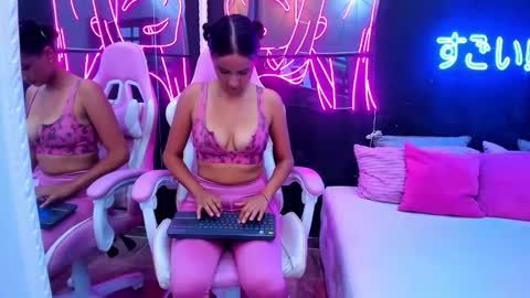 staarlightt online show from 09/24/25, 08:23