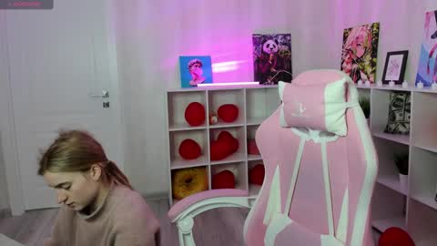 Stacey GMT5 Mo Tu We Th Fr Sa 3am -10am online show from 03/12/25, 01:03