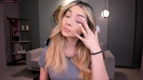 Snapshot of staceywood_ chatting on 06/09/26, 11:33 Stacy Woods online show from 06/09/26, 11:33