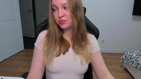 Snapshot of stacy_miraclee chatting on 05/17/26, 06:48 Stacy online show from 05/17/26, 06:48