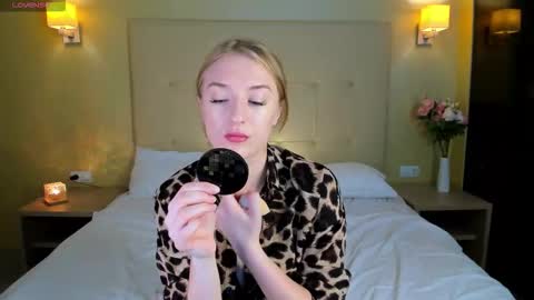 Stacy Mon Tue Wed Thu Fri Sun GMT GMT 3 1000am - 0400pm  online show from 11/14/25, 09:30