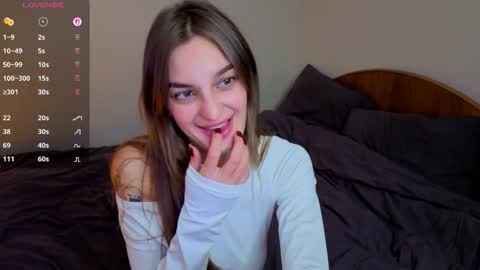 Snapshot of stacy_sexylips chatting on 10/24/25, 06:37 Sexy lips online show from 10/24/25, 06:37