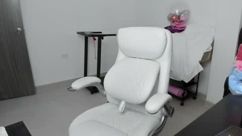 Zulma Yisset online show from 11/26/25, 02:23