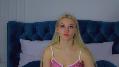 StacyEvances online show from 09/19/25, 06:04