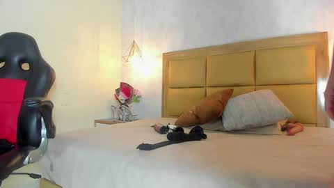 Snapshot of staisyotis chatting on 06/11/26, 03:48 KEIMI online show from 06/11/26, 03:48