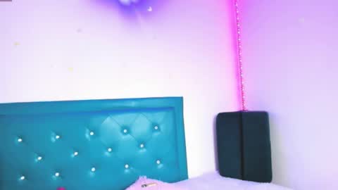 Snapshot of star_darling chatting on 02/25/25, 02:03 S T A R online show from 02/25/25, 02:03