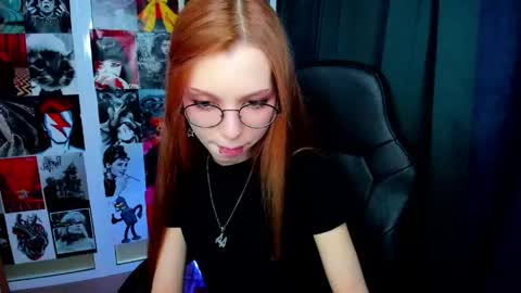 Snapshot of star_tarra chatting on 04/28/26, 02:27 Tarra online show from 04/28/26, 02:27