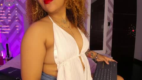 Snapshot of starlightsss_ chatting on 05/19/26, 01:56 . online show from 05/19/26, 01:56