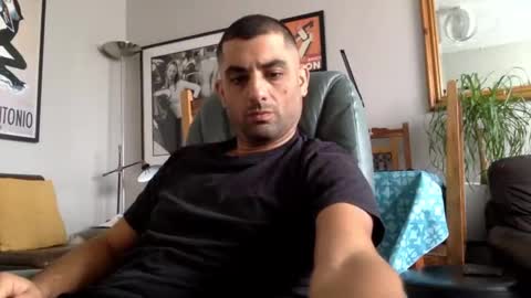 Snapshot of starpizzle chatting on 10/11/25, 12:04 Starpizzle online show from 10/11/25, 12:04