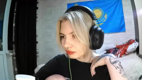 Katie online show from 09/11/25, 04:07