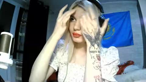 Katie online show from 09/16/25, 03:46