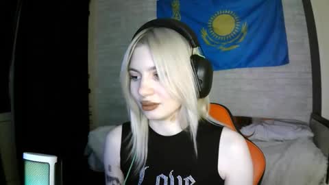 Katie online show from 09/18/25, 03:14