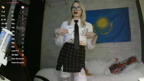Katie online show from 09/29/25, 03:06