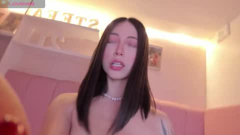 Stefa Gomez  online show from 11/24/25, 11:10