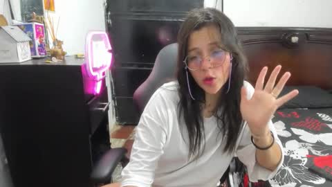 Snapshot of stefan_litleee chatting on 12/04/25, 02:54 julieth-cancer online show from 12/04/25, 02:54