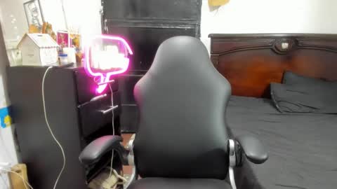 Snapshot of stefan_litleee chatting on 02/27/26, 01:16 julieth-cancer online show from 02/27/26, 01:16