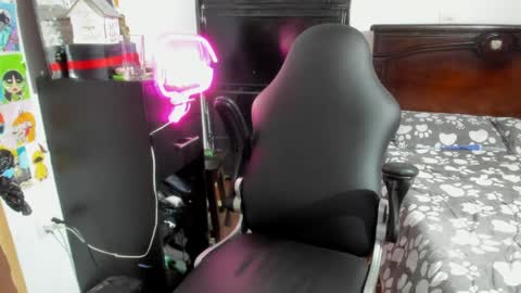 Snapshot of stefan_litleee chatting on 04/30/26, 01:12 julieth-cancer online show from 04/30/26, 01:12