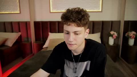 Esrefan online show from 03/11/26, 08:48