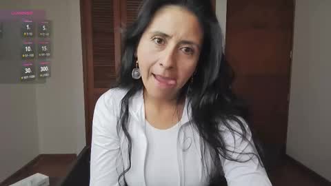 Snapshot of stefaniadiazz_ chatting on 11/27/25, 05:26 Stafania 3 online show from 11/27/25, 05:26