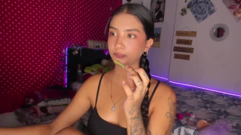 Im MiaIts my first day here  online show from 01/12/25, 02:24