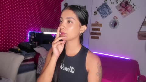 Im MiaIts my first day here  online show from 01/25/25, 05:51