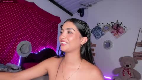 Im MiaIts my first day here  online show from 02/02/25, 01:02