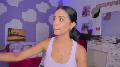 Im MiaIts my first day here  online show from 03/02/25, 07:56