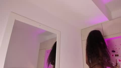 stefannyevans_ online show from 11/20/25, 01:00