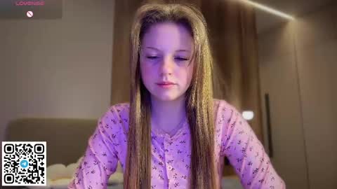 STEFI  Streams every day from 10 PM GTM1  online show from 05/17/26, 09:44
