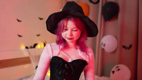 Stella online show from 10/28/25, 12:03