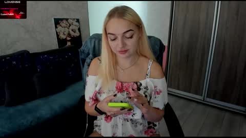 Stella  Cox online show from 09/14/25, 12:15