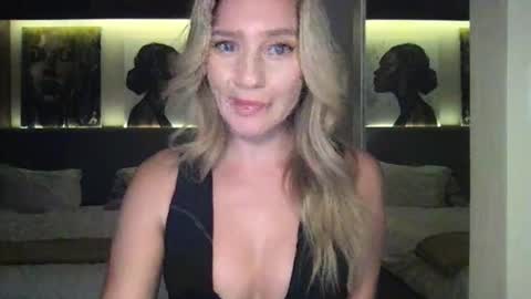 Snapshot of stella_loveu chatting on 09/30/25, 12:54 Stella online show from 09/30/25, 12:54